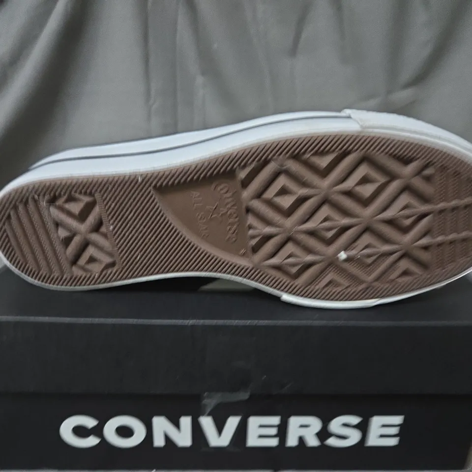 CONVERSE WOMENS LIFT WIDE FOUNDATION OX TRAINERS - SIZE 5