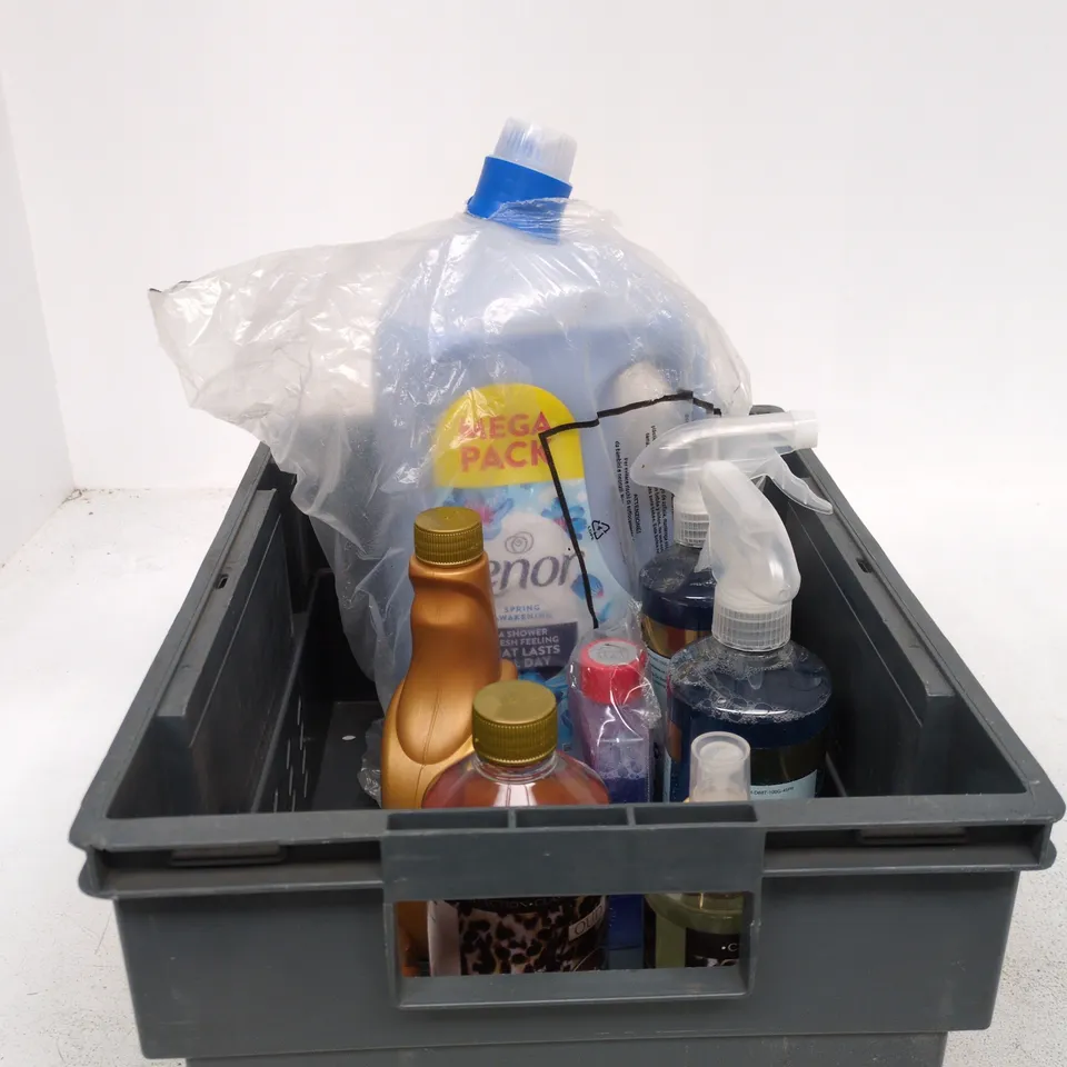 TOTE OF APPROXIMATELY 7 ASSORTED ITEMS TO INCLUDE LENOR MEGA PACK, FABULOSA INTENSE CLEANER ETC