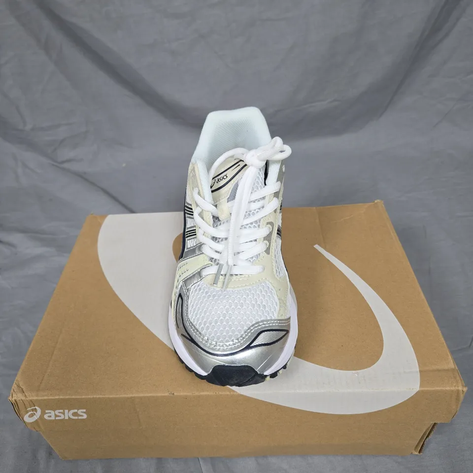 ASICS RUNNING SHOES – WHITE/SILVER, MEN’S (UK SIZE 7)