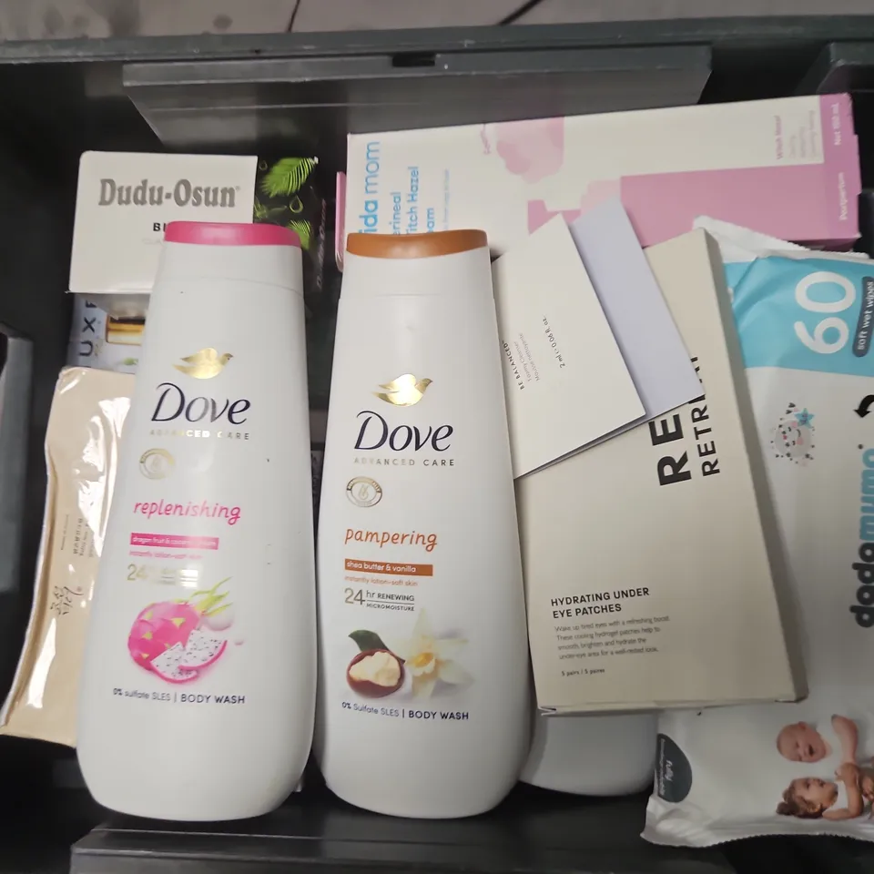 APPROXIMATELY 15 ASSORTED HEALTH & BEAUTY PRODUCTS TO INCLUDE DOVE BODY WASH, DUDU-OSUN BLACK SOAP, DADAMUMA WIPES, ETC