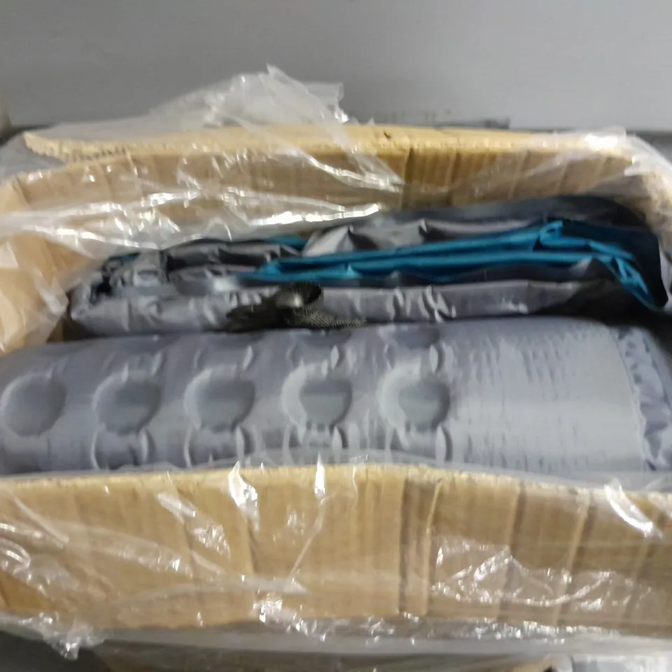 SELF-INFLATING SLEEPING PAD