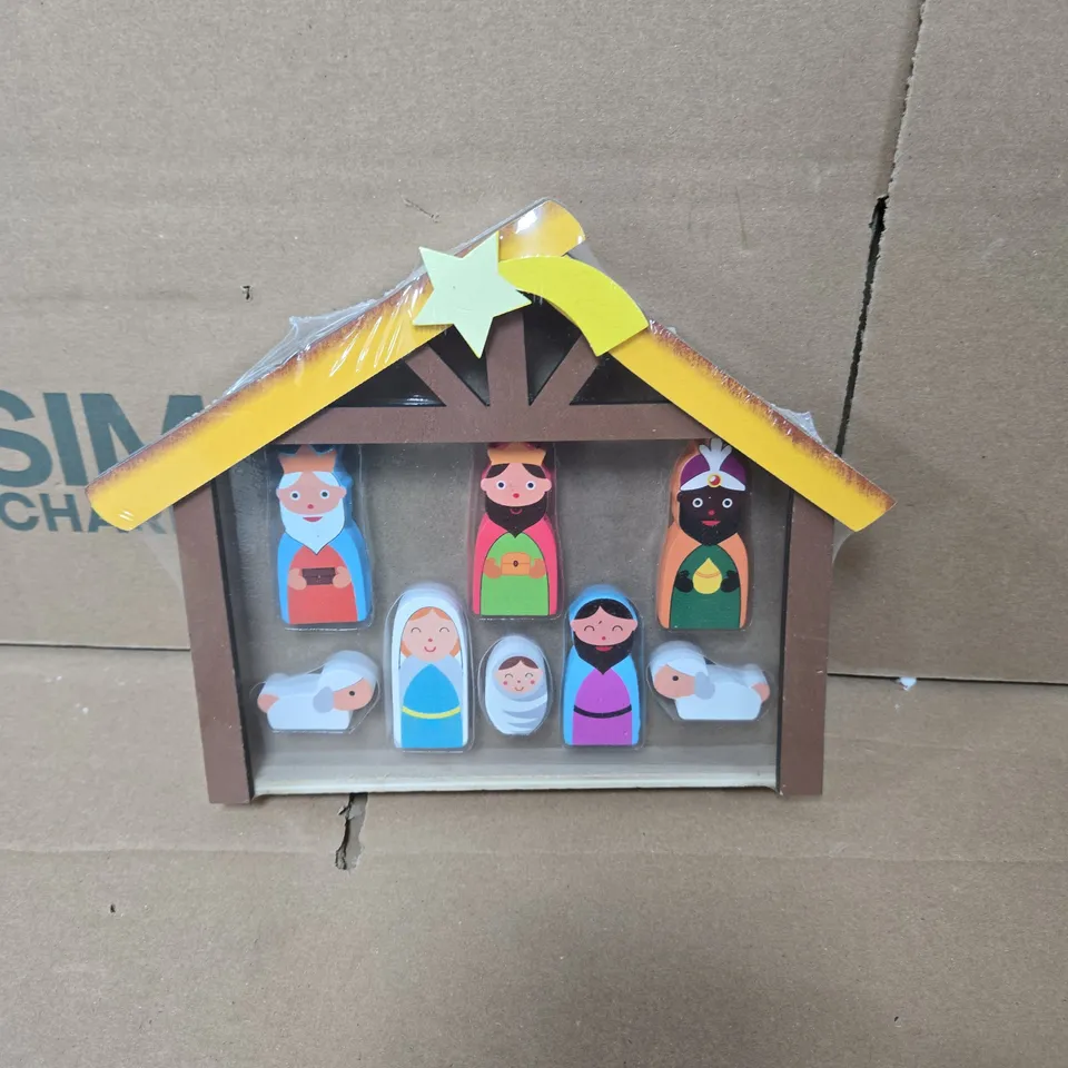 6 X GISELA GRAHAM PAINTED WOOD KIDS NATIVITY FIGURES WITH STABLE