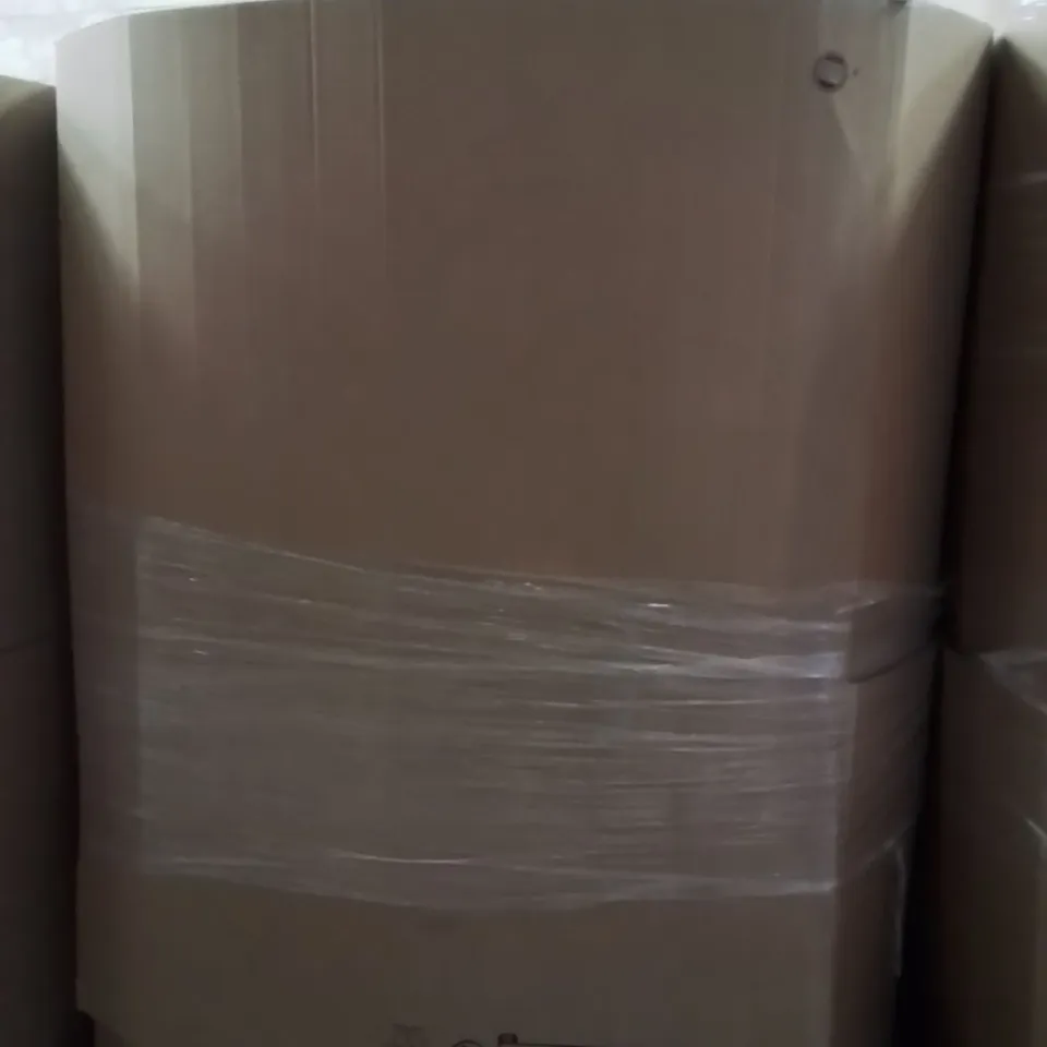PALLET CONTAINING A LARGE QUANTITY OF PILLOWS