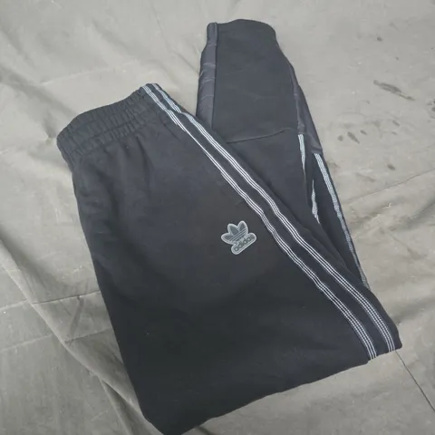 ADIDAS BLACK TRACKSUIT BOTTOMS WITH WHITE THREE-STRIPES & TREFOIL LOGO SIZE 13-14 YRS