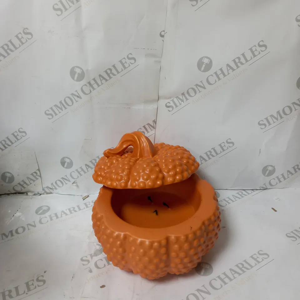 BOXED HOMEWORX CERA PUMPKIN CANDLE