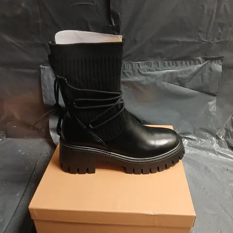 SIMMI LONDON BLACK LEATHER ANKLE BOOTS WITH RIBBED KNIT SOCK SHAFT AND CHUNKY LUG SOLE UK SIZE 7