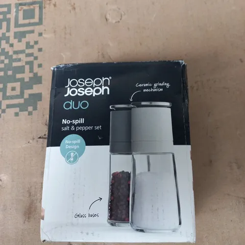 JOSEPH JOSEPH DUO NO-SPILL SALT & PEPPER SET WITH GLASS BASES