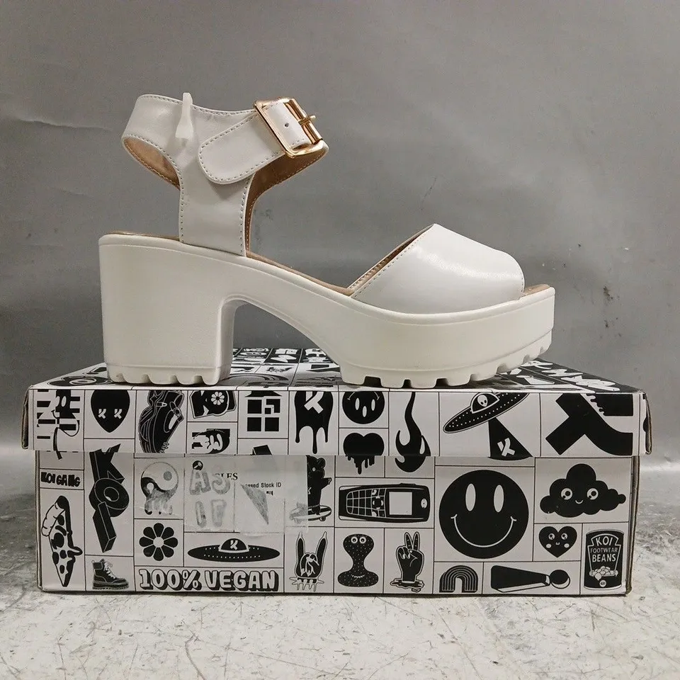 BOXED PAIR OF KOI OPEN TOE PLATFORM BLOCK HEEL SANDALS IN WHITE SIZE UK 6