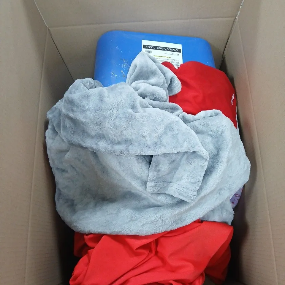 BOX OF APPROXIMATELY 10 ASSORTED ITEMS INCLUDING A COLOP STAMO NINJA, UNION JACK FLAG AND A 10L COOL BOX