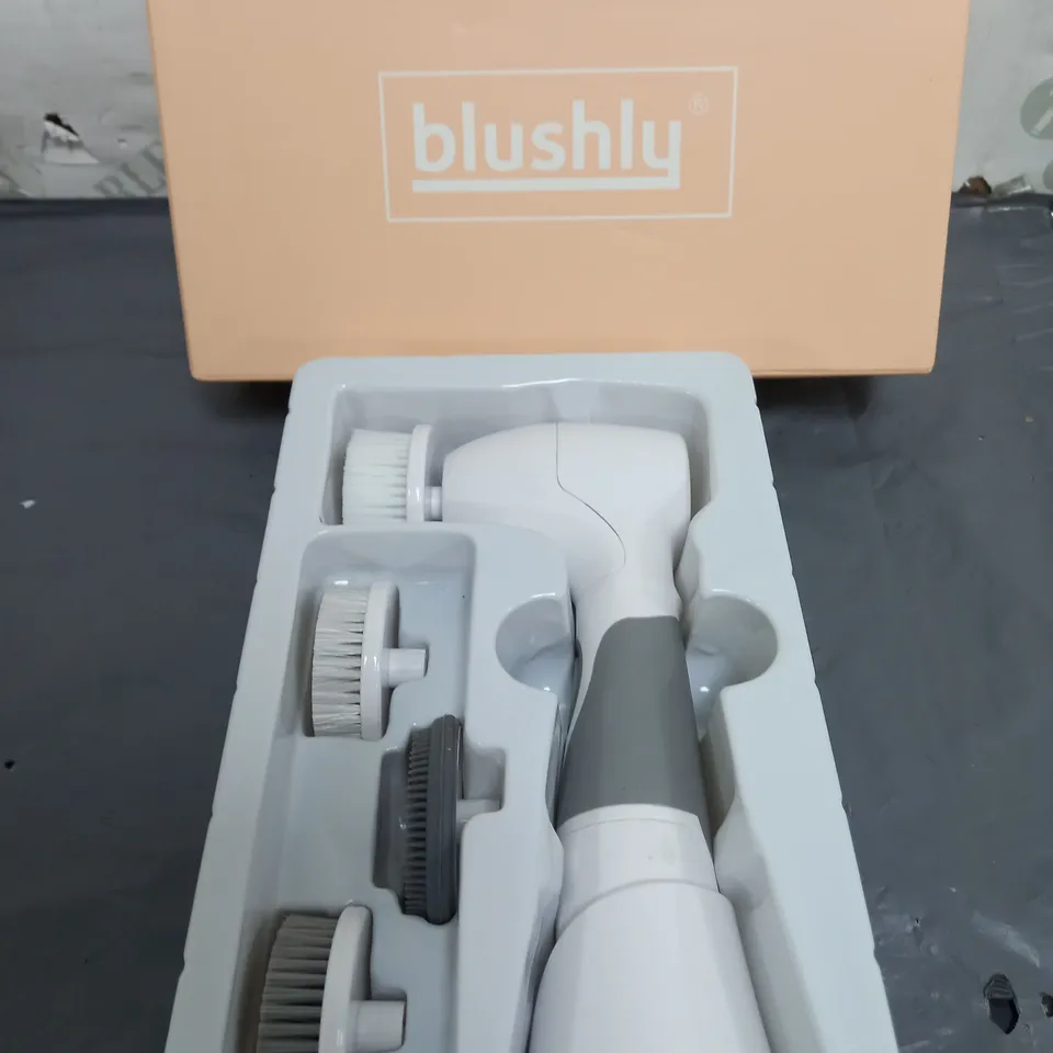 BOXED BLUSHLY CLEANSING & EXFOLIATING FACE BRUSH WHITE