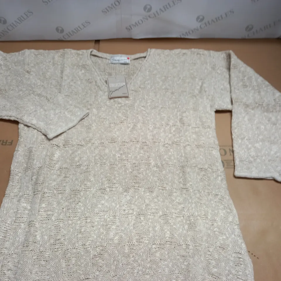 LOT OF APPROXIMATELY 15 V-NECK JUMPERS IN NATURAL - SIZE UNSPECIFIED
