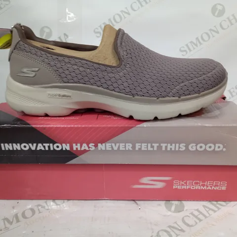 BOXED PAIR OF SKECHERS GO WALK 6 SHOES IN GREY UK SIZE 5