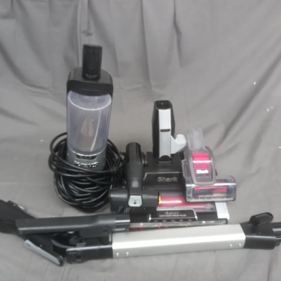 BOXED SHARK STRATOS ANTI HAIR WRAP PET PRO VACUUM CLEANER HZ3000UKT
