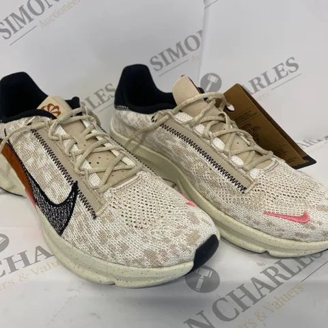PAIR OF NIKE TRAINERS SIZE 5