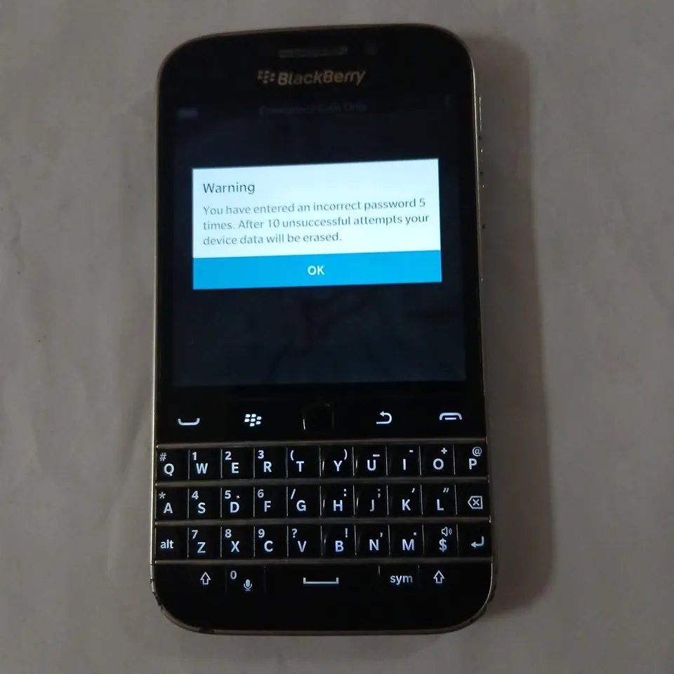 BLACKBERRY CLASSIC SMARTPHONE – BLACK, WITH QWERTY KEYBOARD
