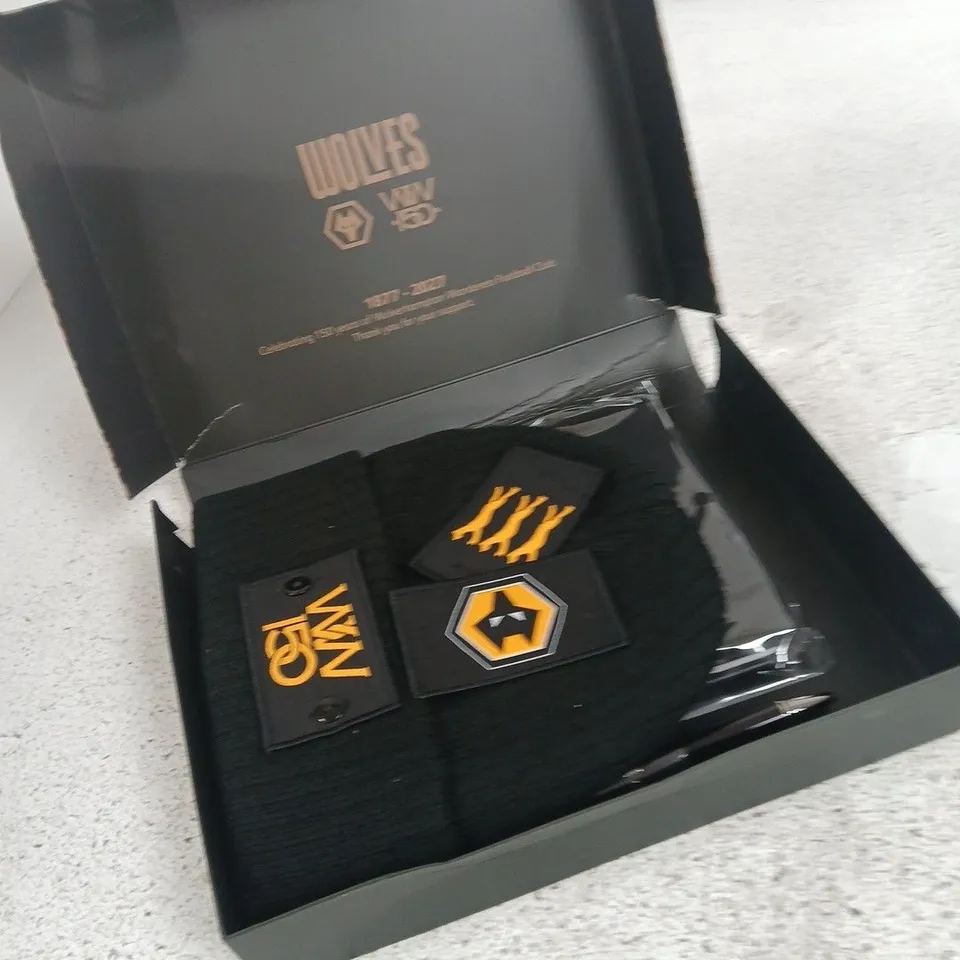 WOLVERHAMPTON WANDERERS OFFICIAL 150TH ANNIVERSARY MEMBERSHIP BOX – HAT, BOOK, PEN