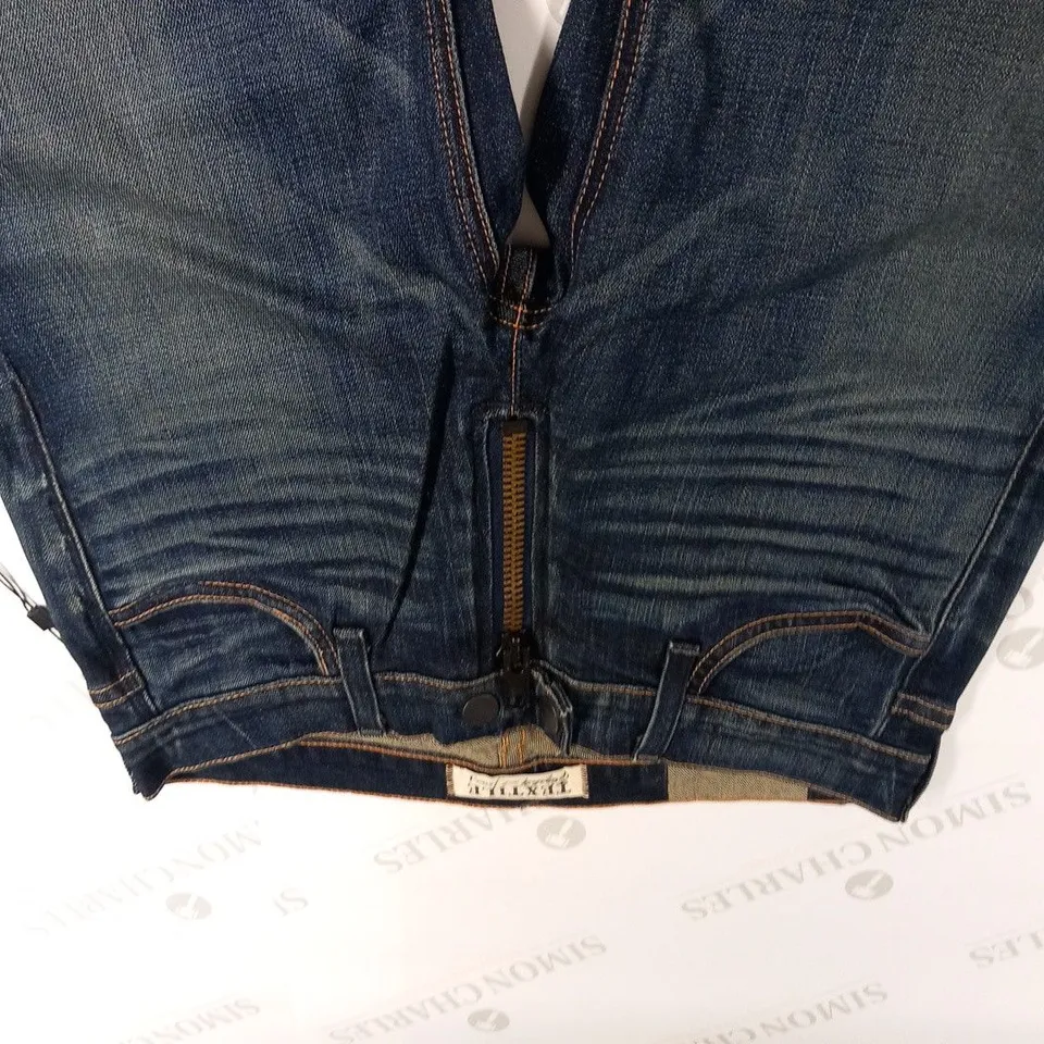 TEXTILE ELIZABETH AND JAMES JOHNNY BLUE PANTS SIZE 28