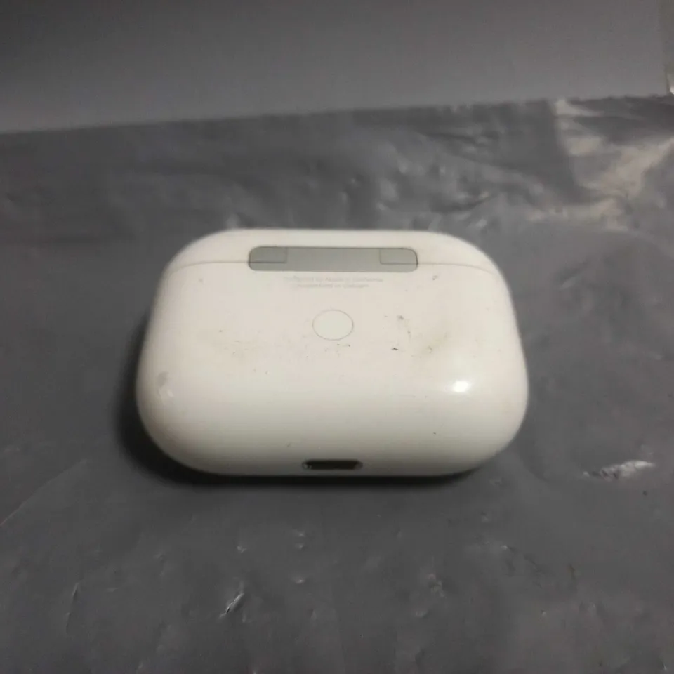 APPLE AIR PODS 2ND GENERATION IN WHITE