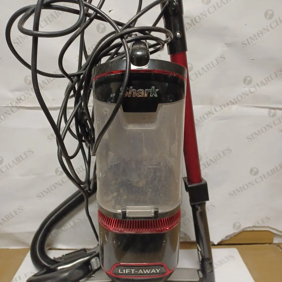 SHARK UPRIGHT VACUUM CLEANER NV602UKT
