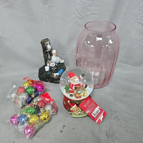 APPROXIMATELY 7 ASSORTED HOUSEHOLD PRODUCTS TO INCLUDE SNOW GLOBE, GLASS VASE, HOME DECOR ETC