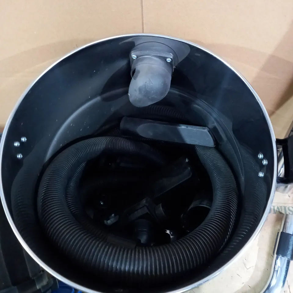 VACMASTER WET AND DRY VACUUM CLEANER 