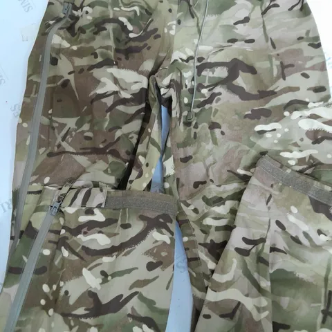 LIGHTWEIGHT WATERPROOF CAMO TROUSERS - L 80/90