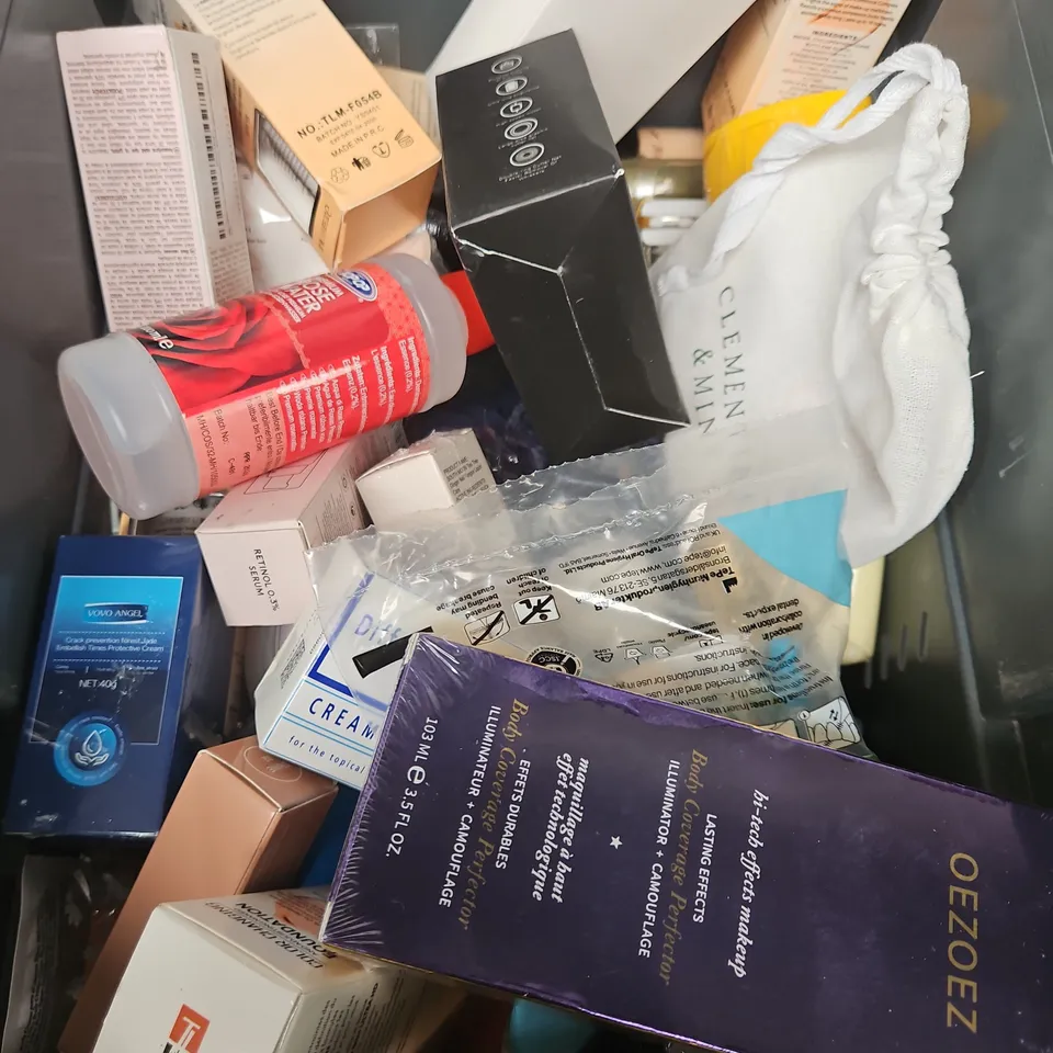 APPROXIMATEY 20 HEALTH AND BEAUTY PRODUCTS TO INCLUDE - MARY KAY - 333 - GIRIUSH - HEAD BAND - ETC