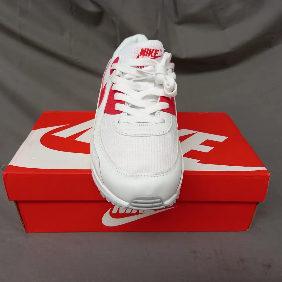 BOXED PAIR OF NIKE AIR MAX 90 SHOES IN WHITE/RED UK SIZE 9