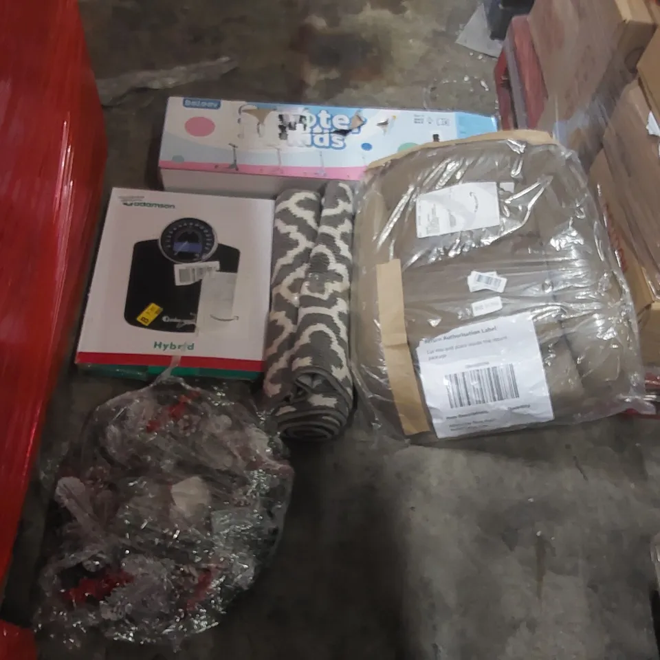 PALLET OF ASSORTED HOUSEHOLD GOODS AND PRODUCTS TO INCLUDE: KIDS SCOOTER, CHRISTMAS DECORATIONS, RUG, CHAIR CUSHION ECT
