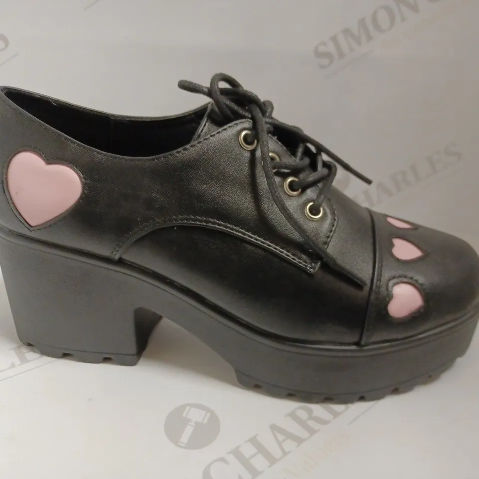 KOI VEGAN TENNIN HEART SHOES - BLACK SIZE 5