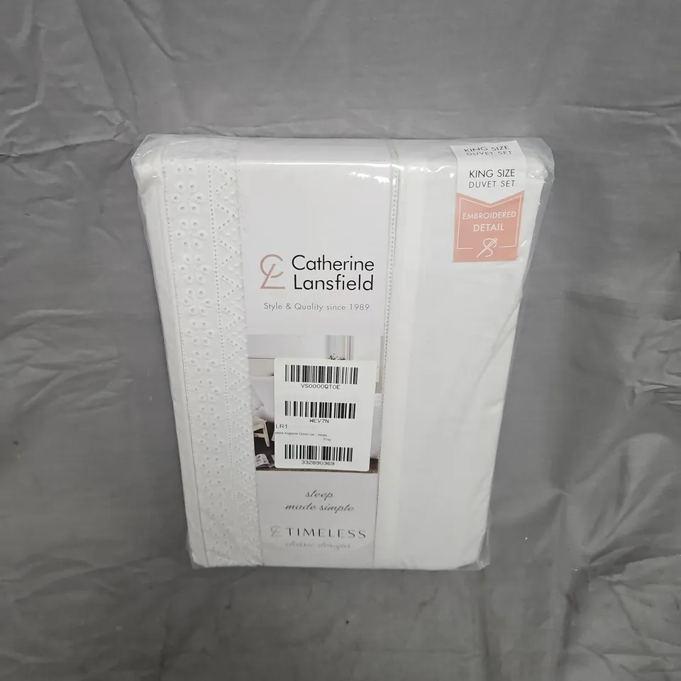 CATHERINE LANSFIELD BRODERIE ANGLAISE KING SIZE DUVET SET – WHITE