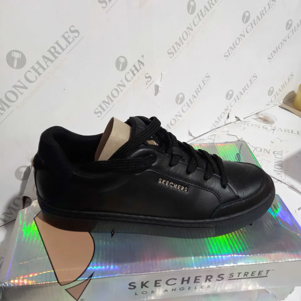 BOXED SKECHERS STREET LEATHER TRAINER - SIZE 6