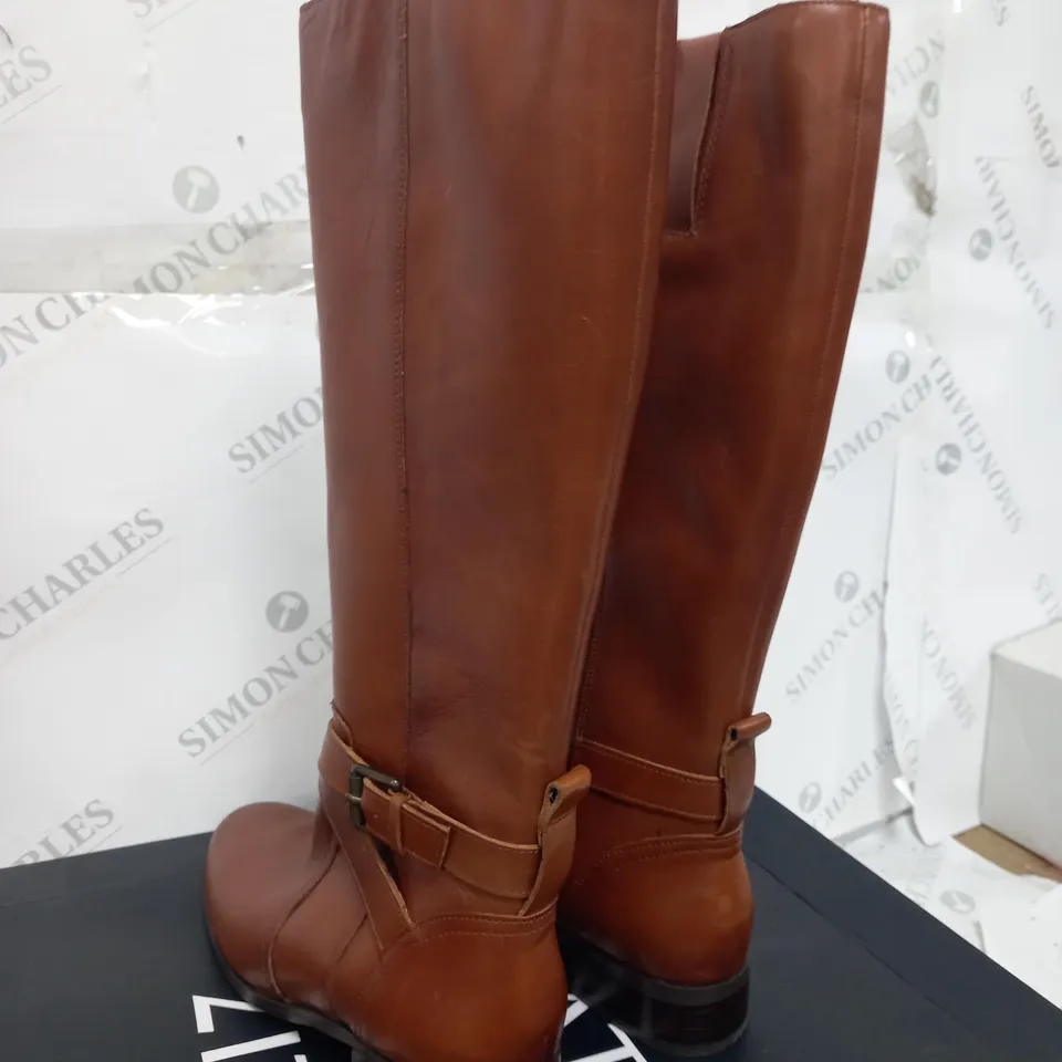 BOXED NATURALIZER HIGH KNEE BOOTS BROWN