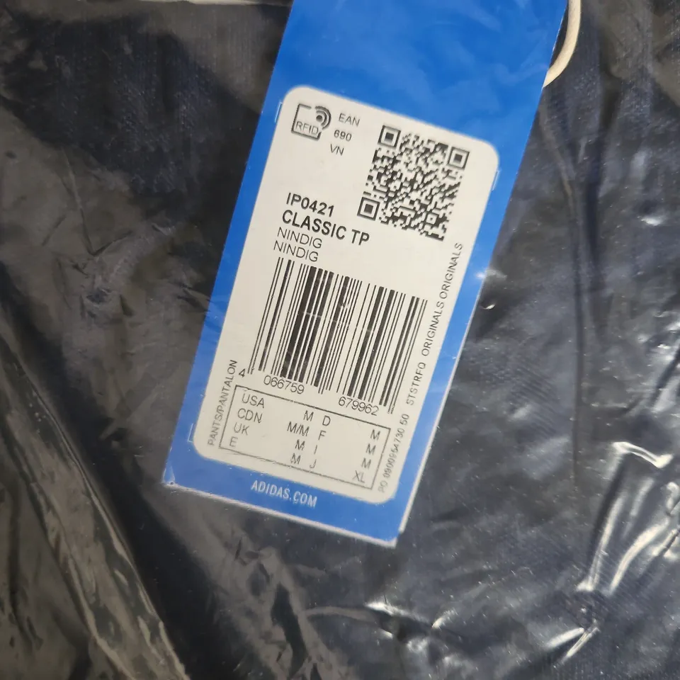 BAGGED ADIDAS CLASSIC TRACKPANTS IN NAVY - UK MEDIUM