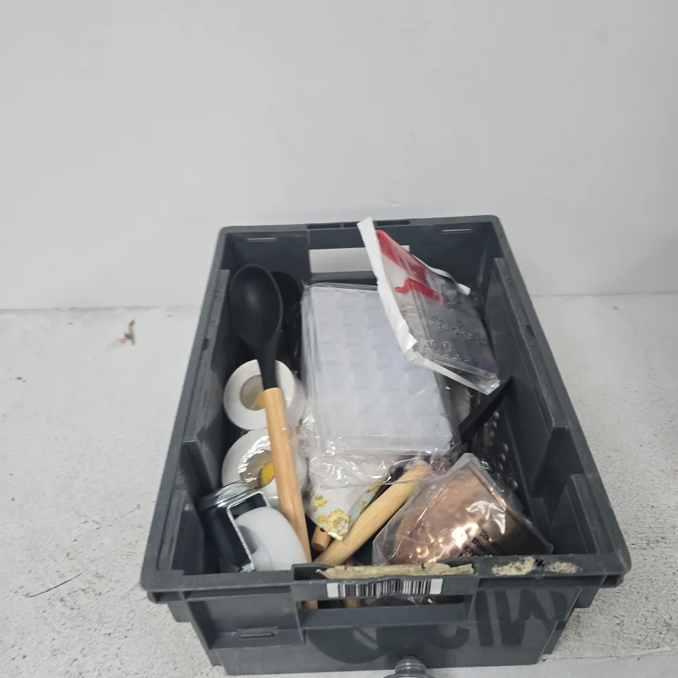 TOTE OF APPROXIMATELY 12 ASSORTED ITEMS TO INCLUDE: POLYFILLA