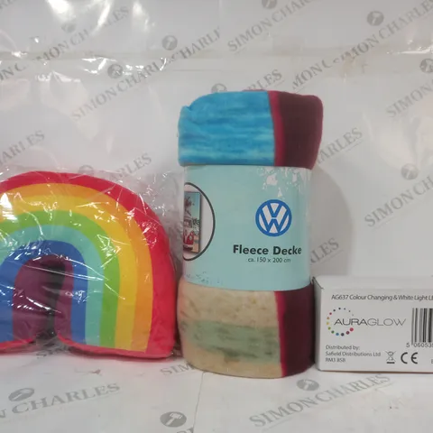 BOX OF APPROXIMATELY 15 ASSORTED HOUSEHOLD ITEMS TO INCLUDE LED CABINET KIT, VW FLEECE DECKE, ETC