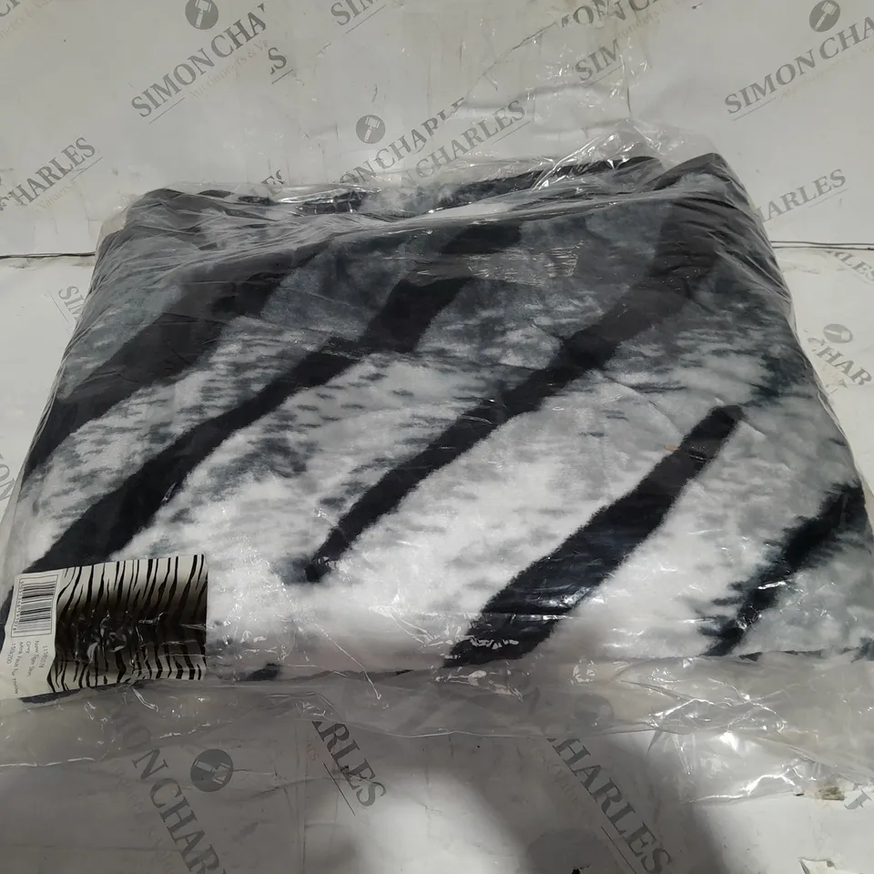NEW TIGER SKIN GREY MINK FAUX FUR THROW - 150X200CM
