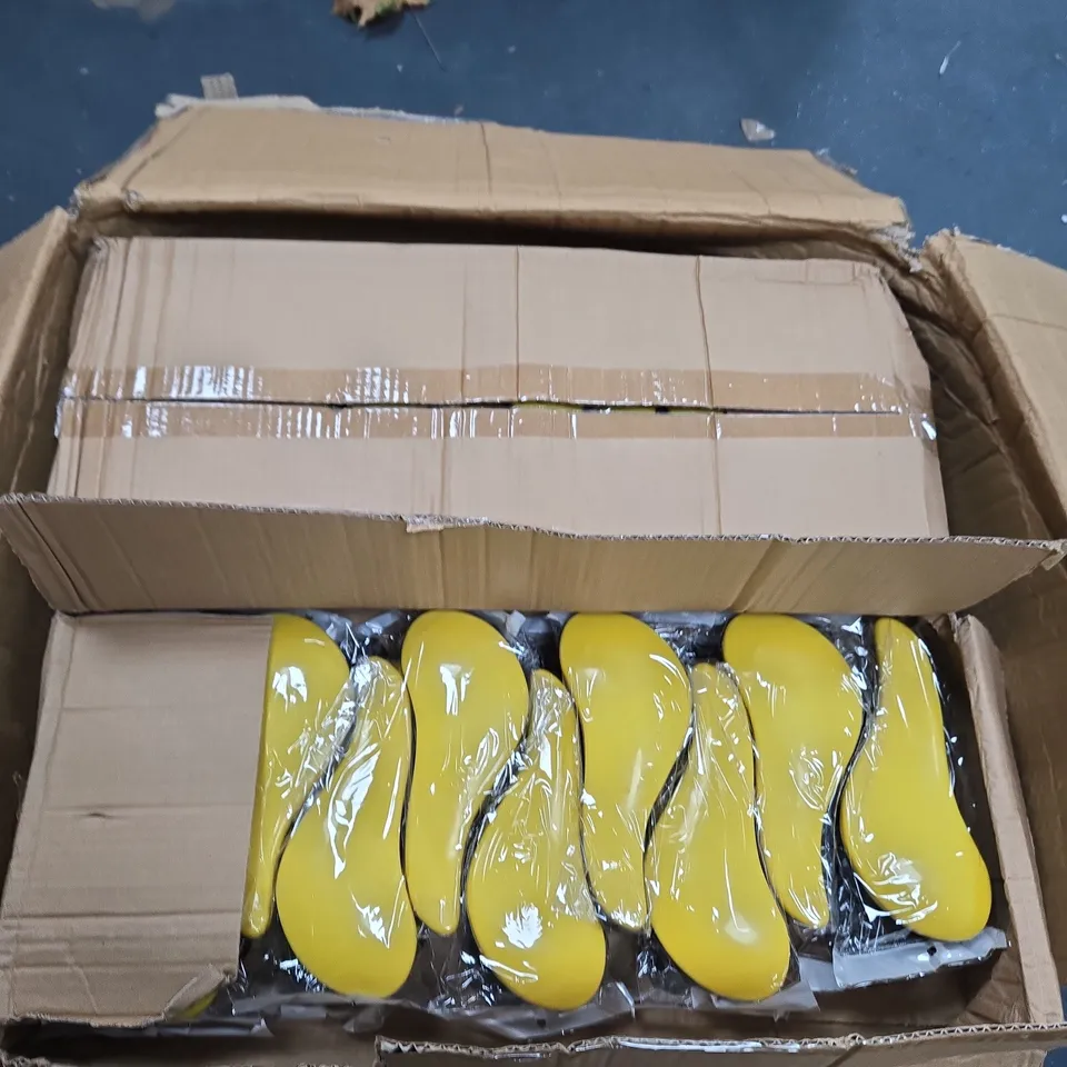 LARGE QUANTITY OF APPROXIMATELY 60 HAIRBRUSHES - YELLOW
