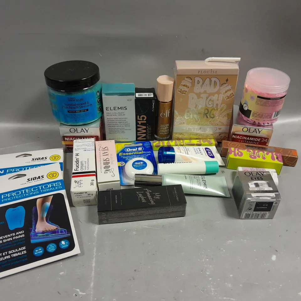 BOX OF APPROXIMATELY 15 COSMETIC ITEMS TO INCLUDE ELF HALO GLOW LIQUID FILTER, ELEMIS SERUM, WHIPPED SOAP, ETC
