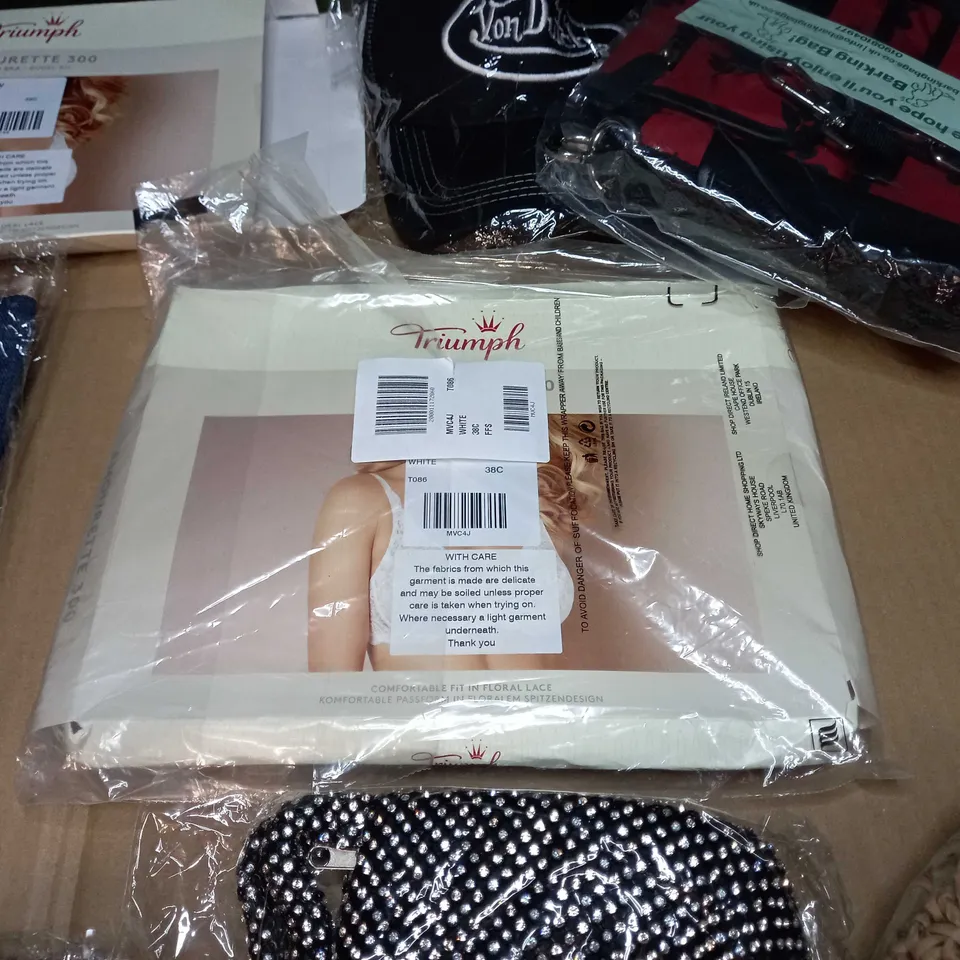 LOT OF APPROX. 15 ASSORTED CLOTHING ACCESSORIES  IN VARYING SIZES/COLOURS/STYLES TO INCLUDE: BRA'S, HAT, BAGS