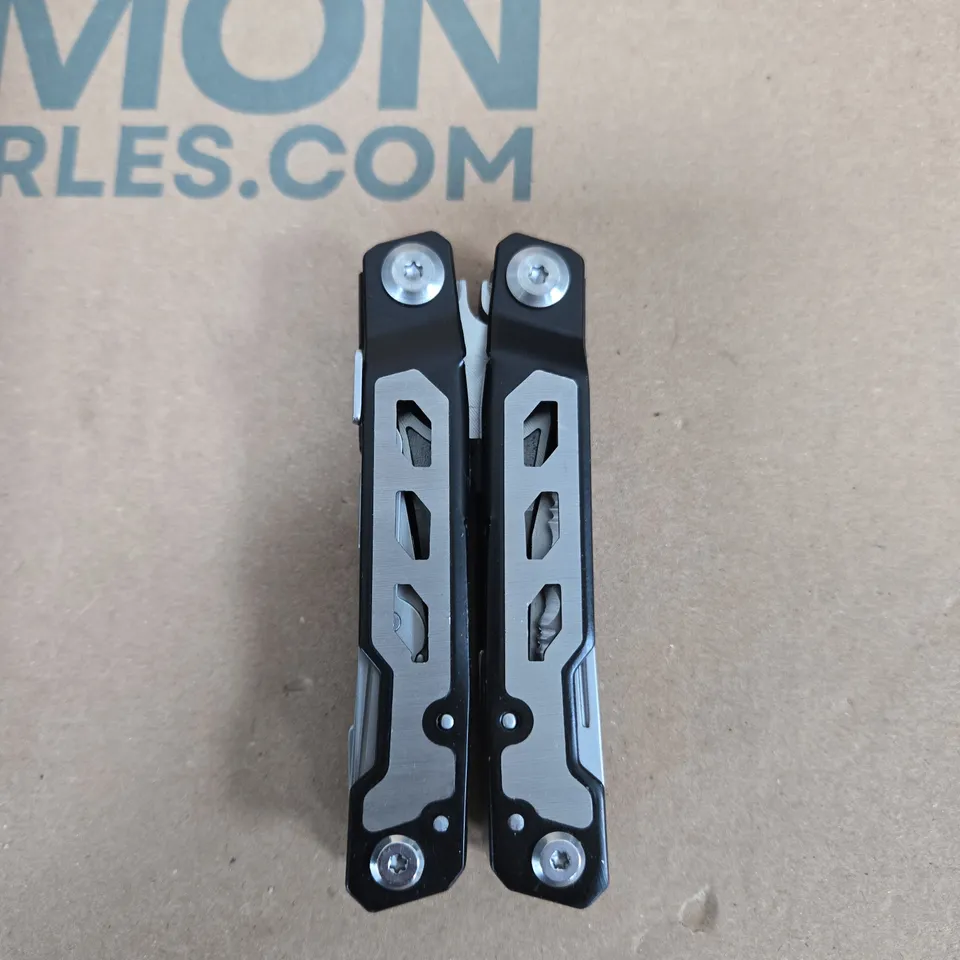 TOTE OF APPROXIMATELY 15 ASSORTED ITEMS TO INCLUDE: MULTI TOOL