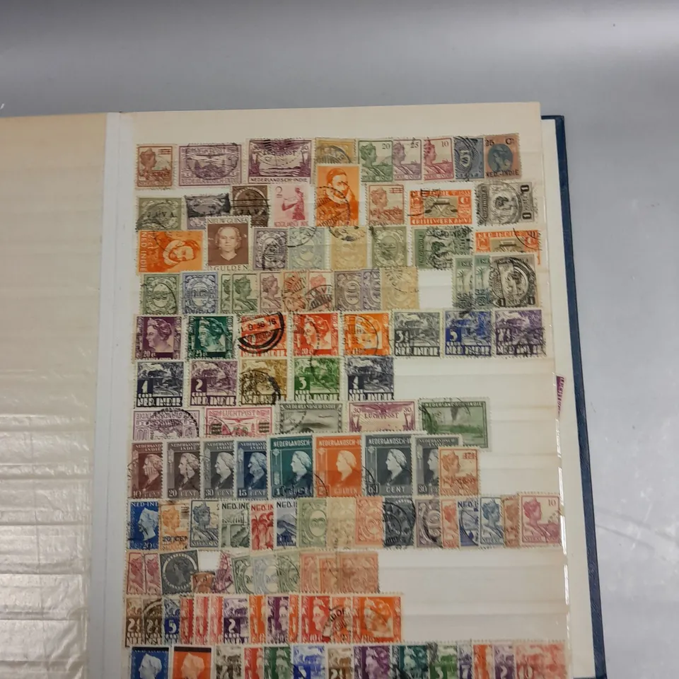 5 X COLLECTORS BOOKS OF NETHERLANDS STAMPS FROM VARIOUS YEARS 
