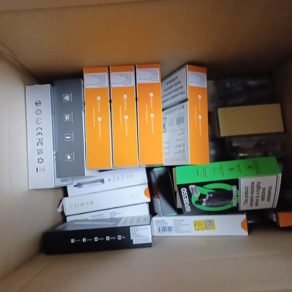 APPROXIMATELY 20 VAPES & E-CIGARETTES TO INCLUDE GEEK VAPE OBELISK 120 FC, WENAX H1, VAPORESSO XROS2, ETC