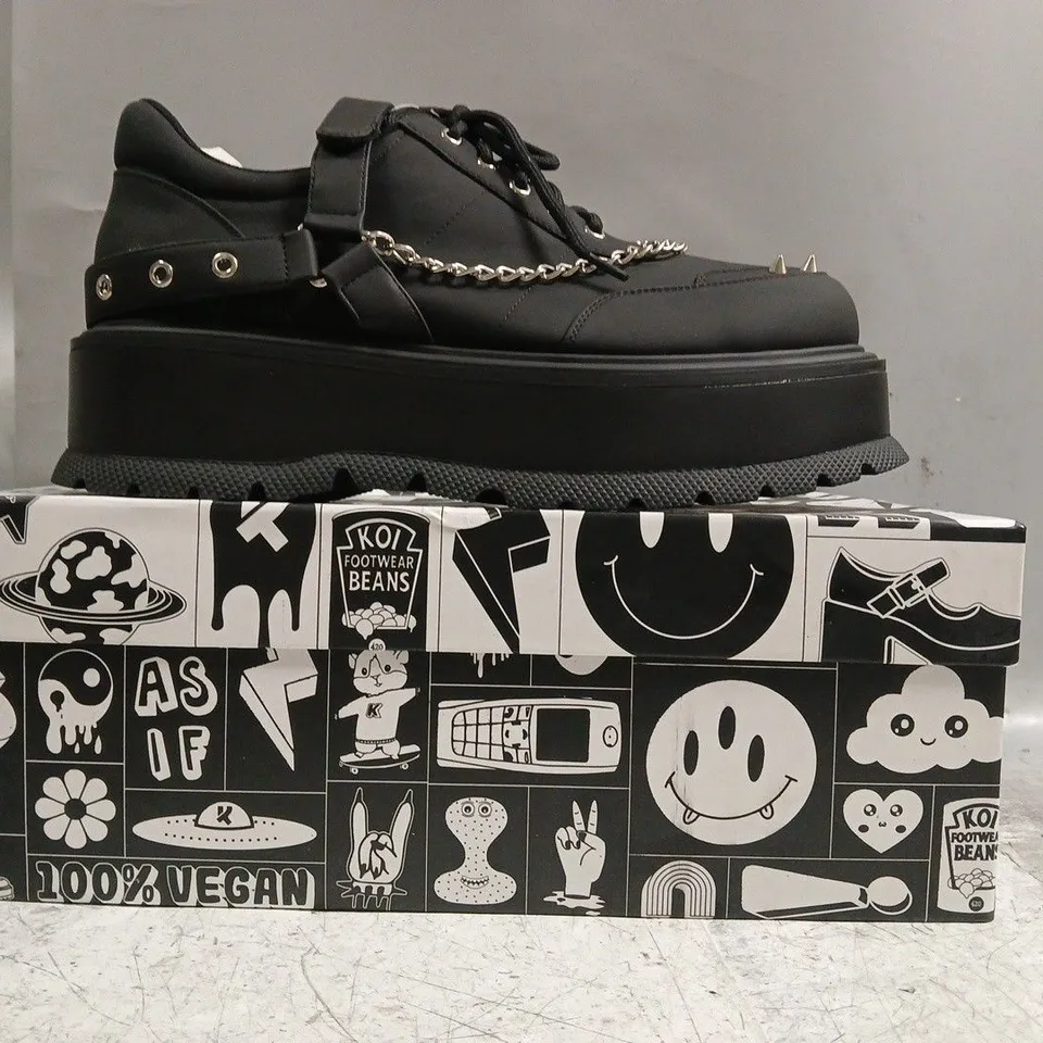 BOXED PAIR OF KOI RETROGRADE REBEL MEN'S BLACK PLATFORM SHOES IN BLACK SIZE UK 9
