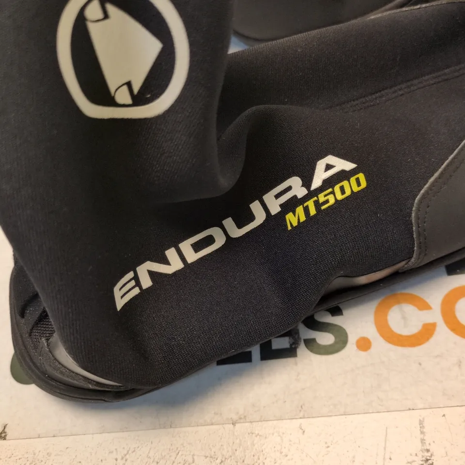 ENDURA MT500 CYCLING OVERSHOES – BLACK, SIZE S-M