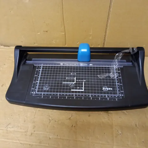 AVERY A4 PHOTO&PAPER TRIMMER
