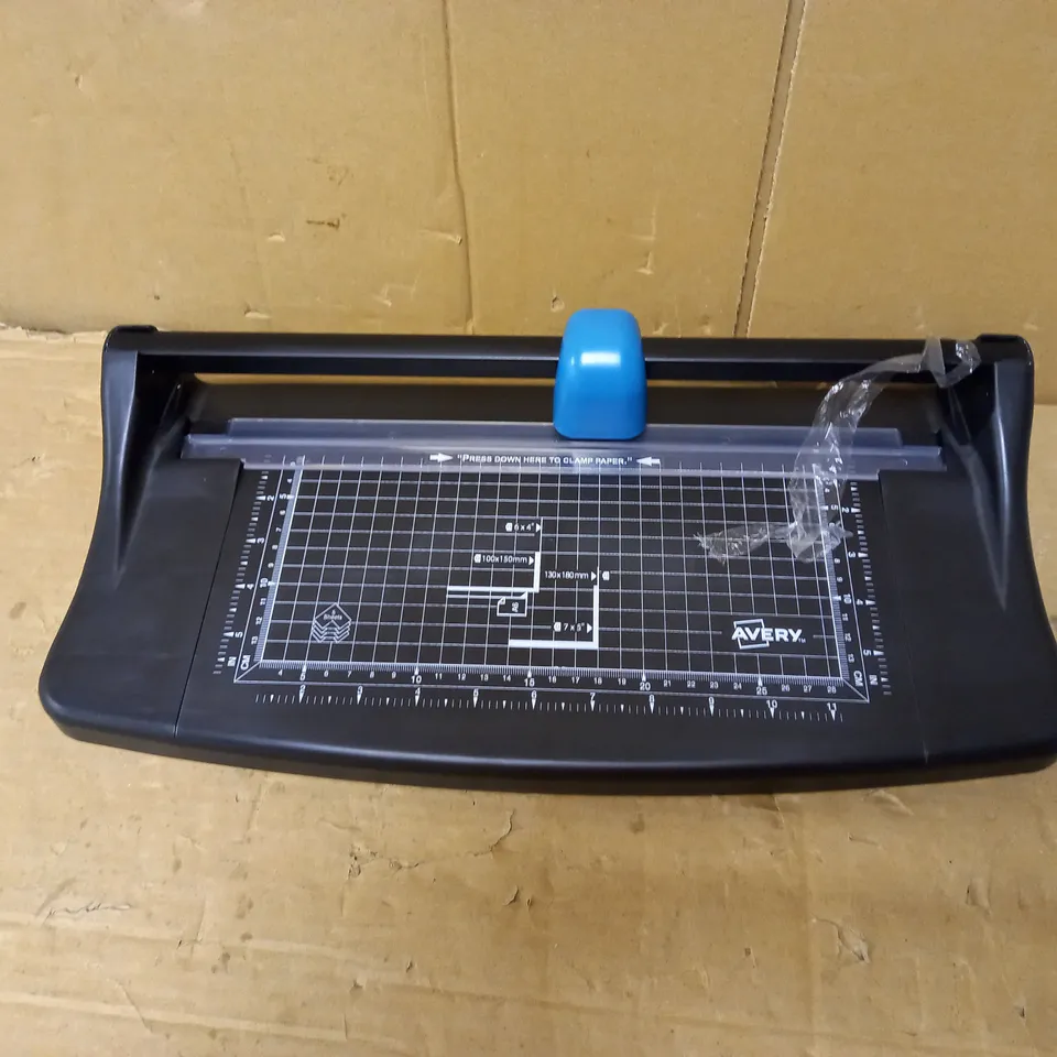AVERY A4 PHOTO&PAPER TRIMMER