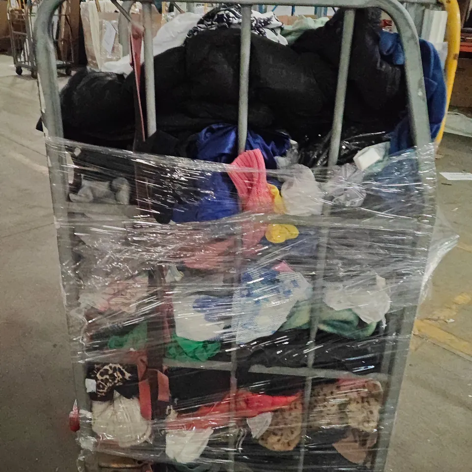 CAGE OF ASSORTED CLOTHING ITEMS TO INCLUDE SUPPLY & DEMAND, BRAVE SOUL AND JACK JONES