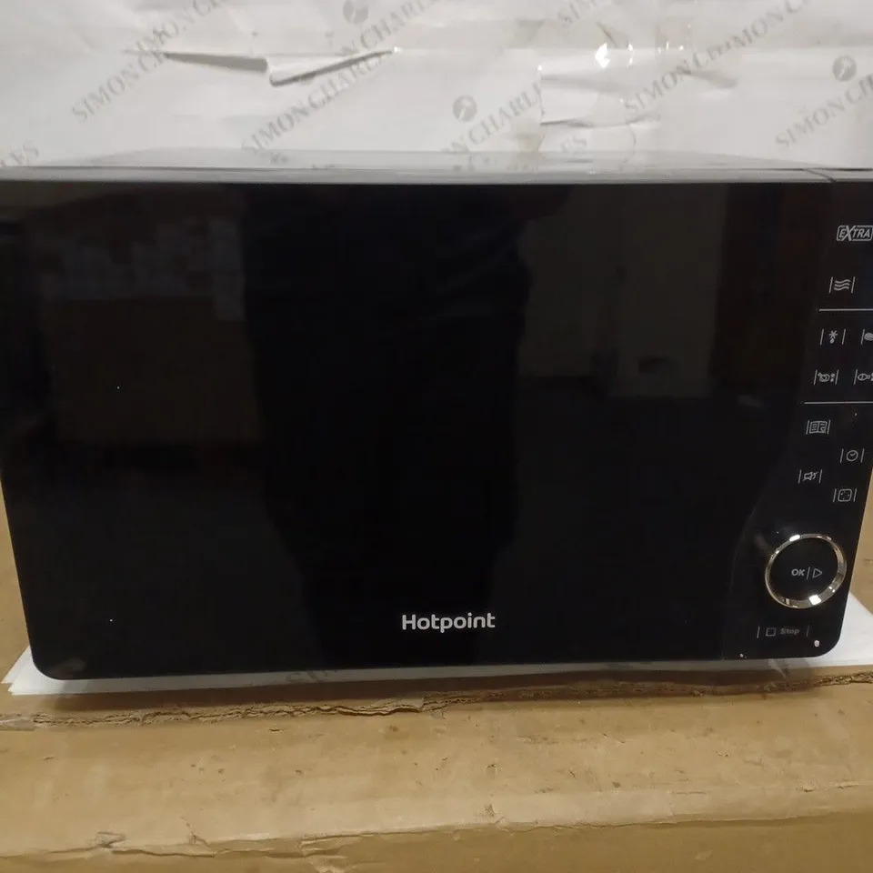 HOTPOINT MWH 2621 MB FLATBED MICROWAVE, 800W, BLACK