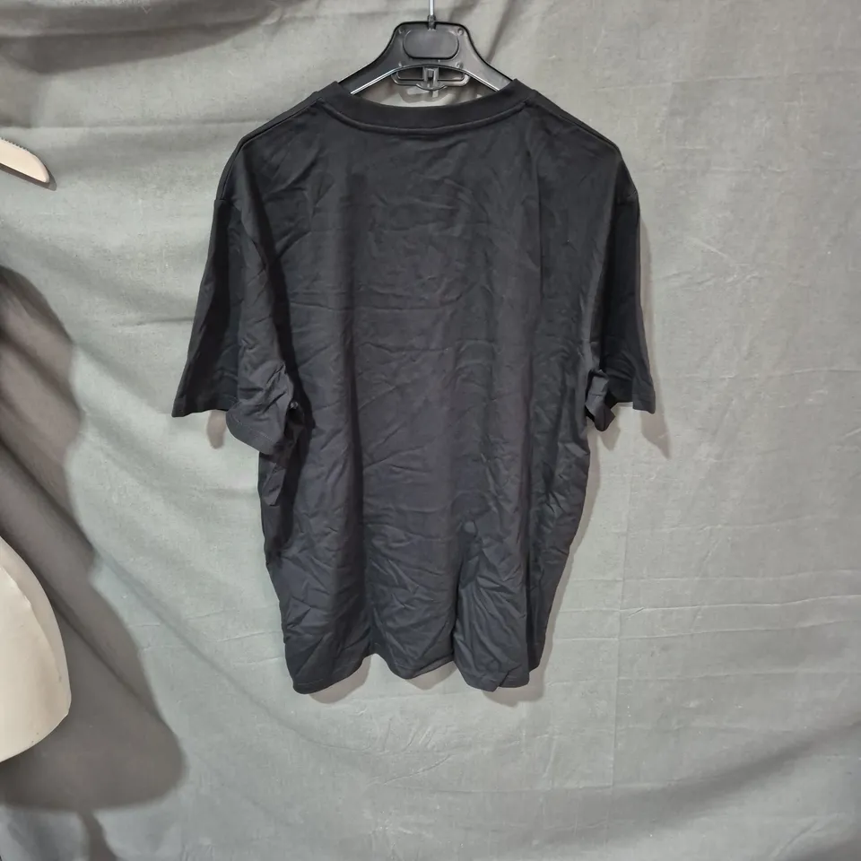 BLACK T-SHIRT WITH WAR OF THE WAX GRAPHIC – XL (MEN)